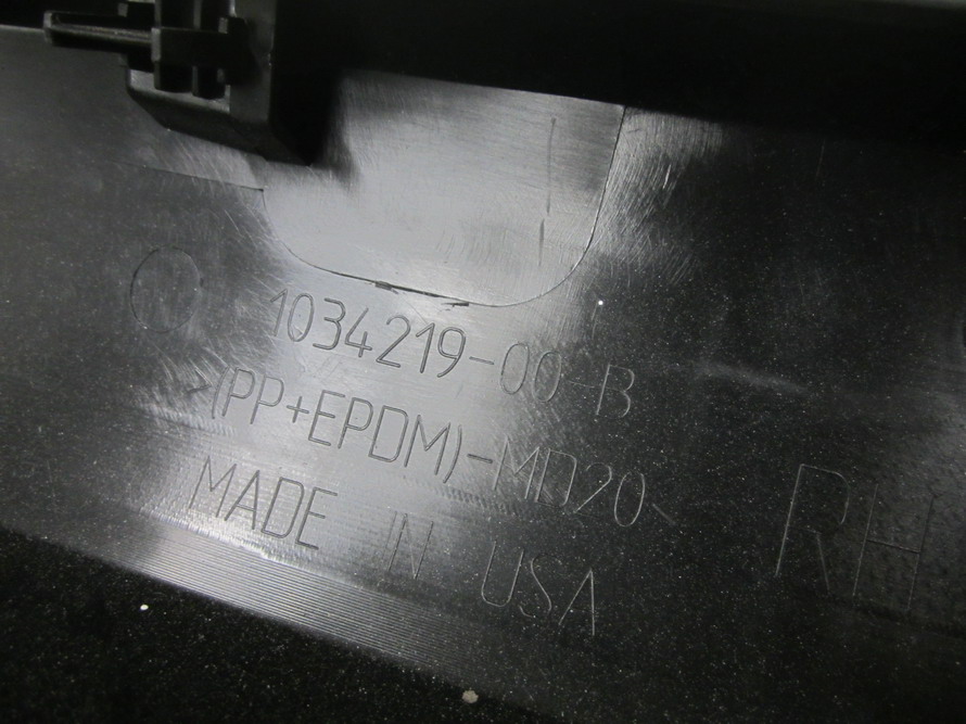 Tesla MODEL X ROCKER MOLDING 1034219 00 B Used Auto Parts